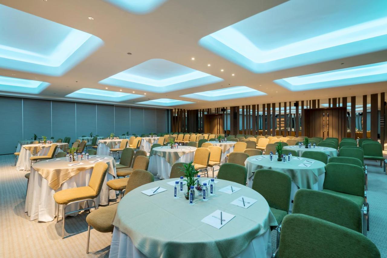 Отель Wyndham Ahmedabad Shela Экстерьер фото