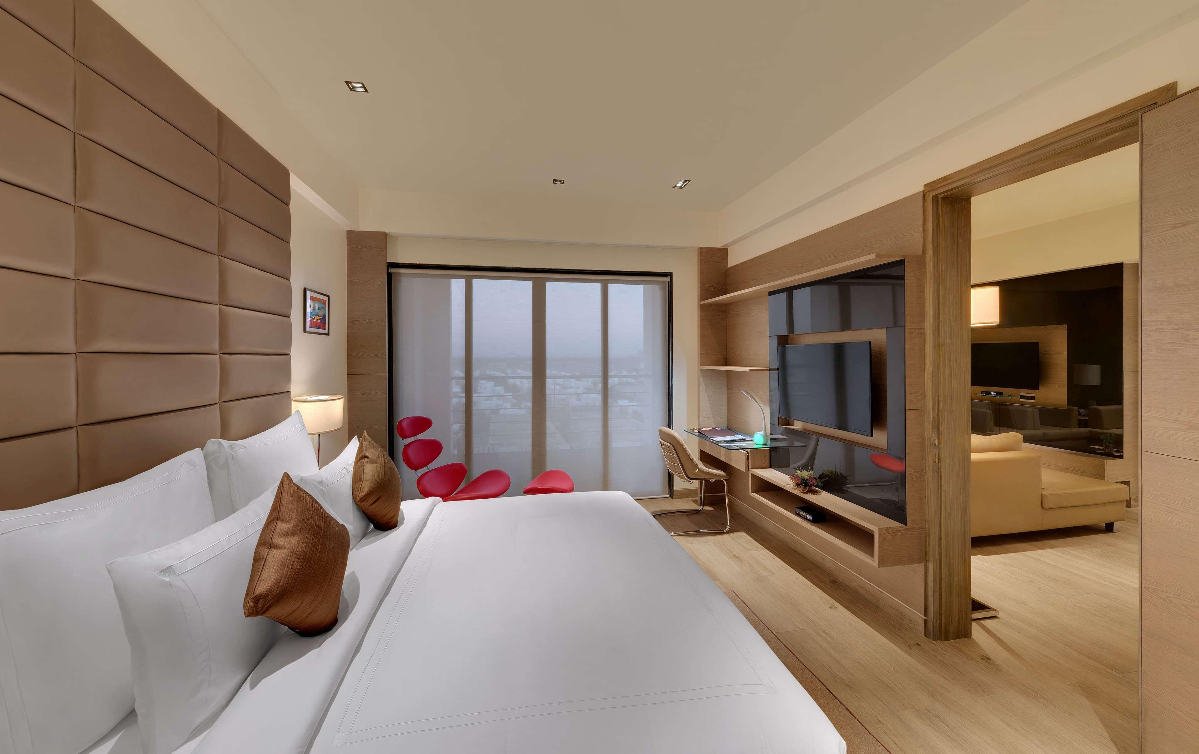 Отель Wyndham Ahmedabad Shela Экстерьер фото