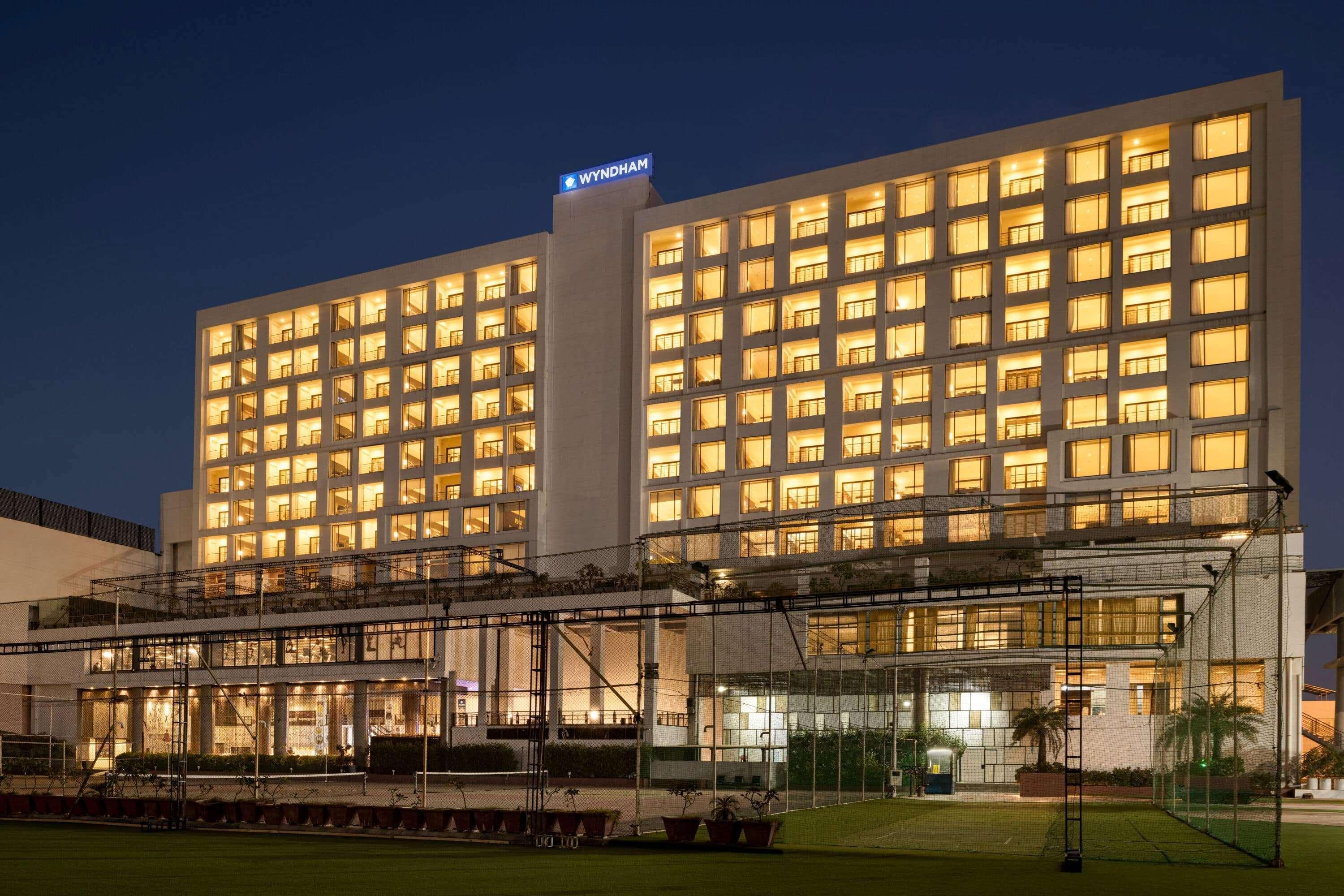 Отель Wyndham Ahmedabad Shela Экстерьер фото