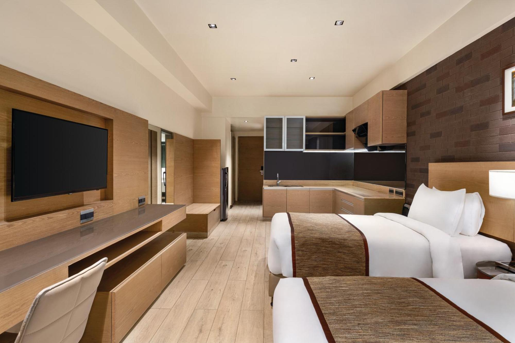 Отель Wyndham Ahmedabad Shela Экстерьер фото